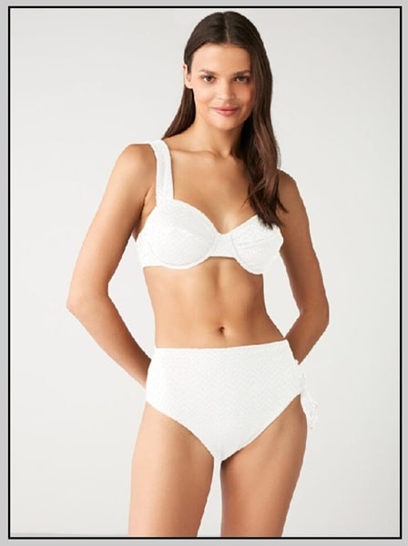 Μαγιώ μπικίνι στην Πατησίων
